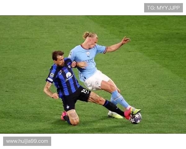 杰拉德在利物浦对曼城的经典对决中展现传奇风采与激情时刻